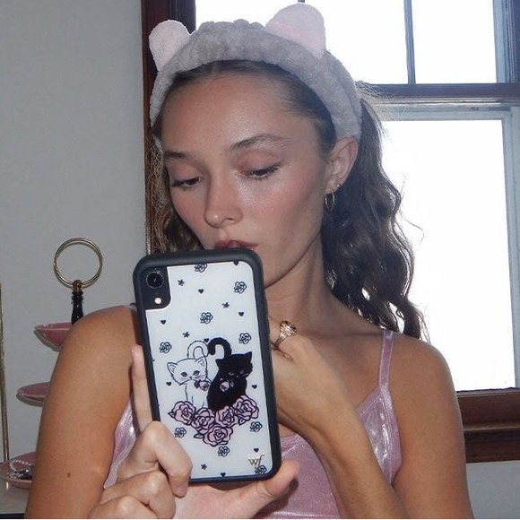 Wildflower Iphone 14 Pro Case BUNDLE (Wildflower, Aritzia Superpuff, Otterbox) - Picture 15 of 16